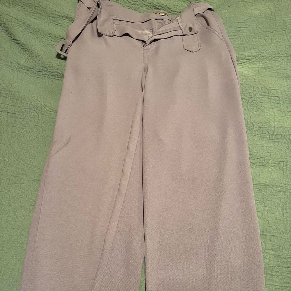 Light purple belt buckle pants